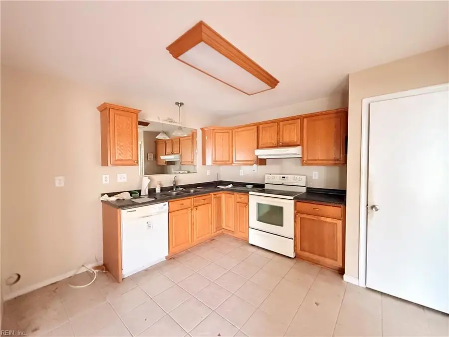 1136 Lord Dunmore Drive, Virginia Beach, VA 23464 - #3