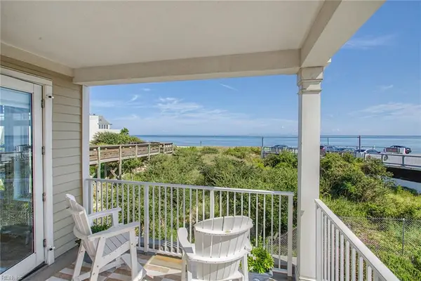 3800 Dupont Cir Circle #206, Virginia Beach, VA 23455