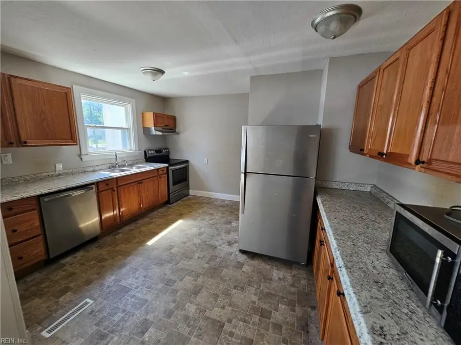 8 Fairview Circle S, Portsmouth, VA 23702 - #2