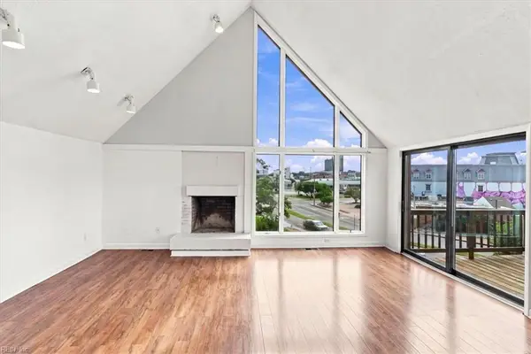696 Mowbray Arch #650, Norfolk, VA 23507