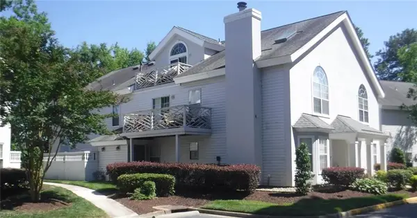 423 Seahorse Run, Chesapeake, VA 23320