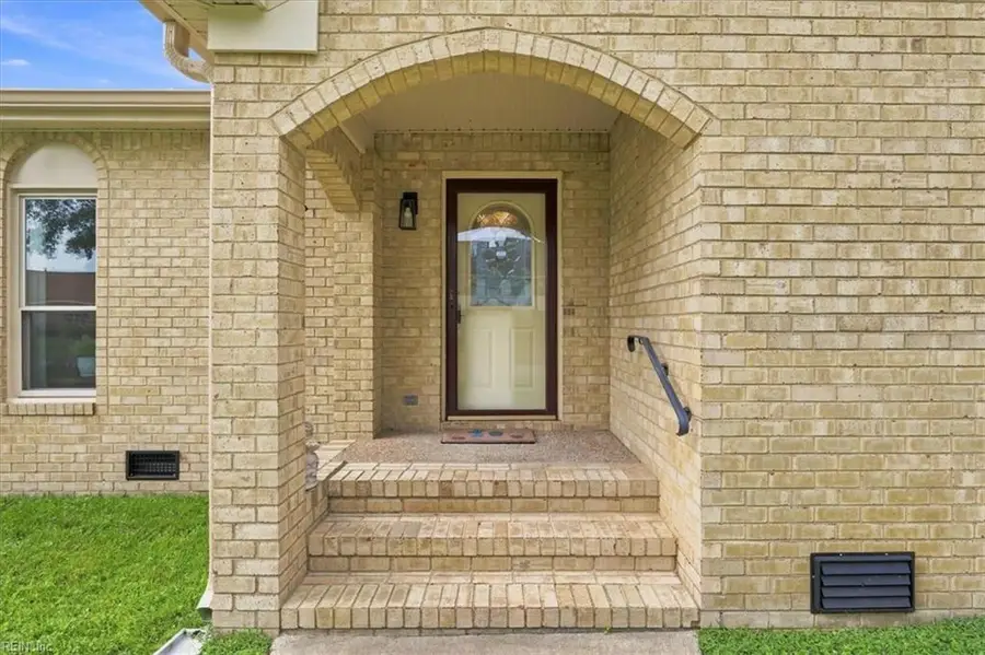 709 Southleaf Drive, Virginia Beach, VA 23462 - #2