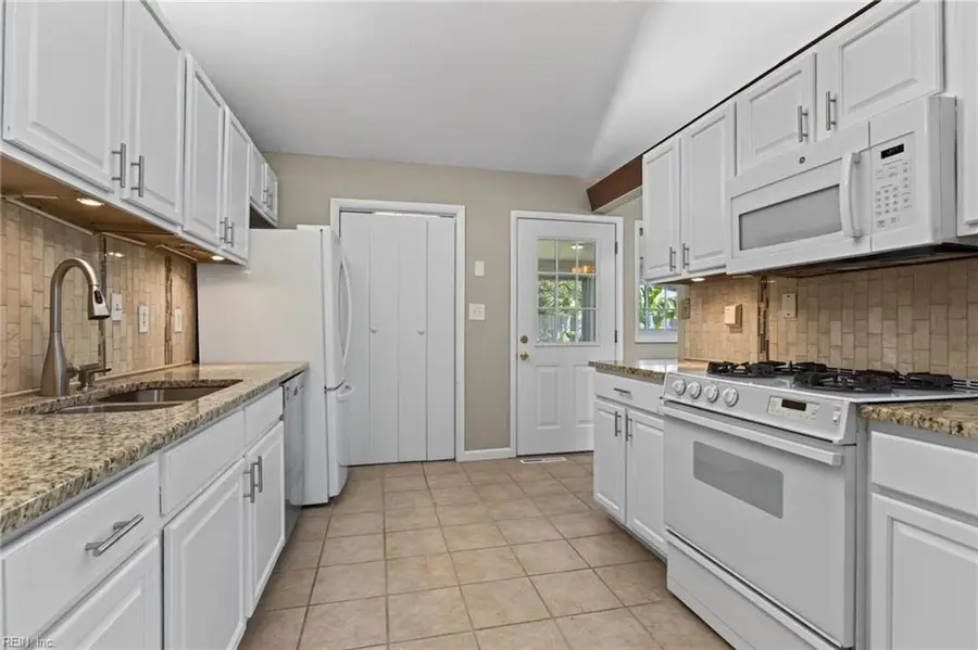 2624 Powell Circle, Chesapeake, VA 23323 - #3