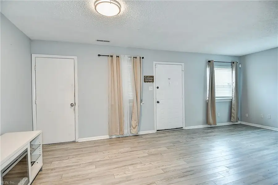 3217 Tiverton Dr, Virginia Beach, VA 23452 - #3