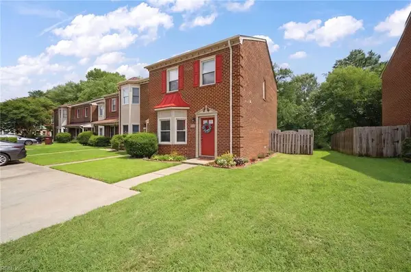 719 Creekside Crescent, Chesapeake, VA 23320