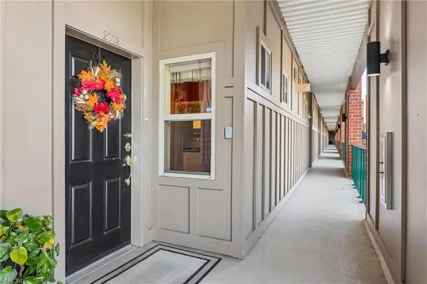 230 Nat Turner Boulevard S #2002, Newport News, VA 23606