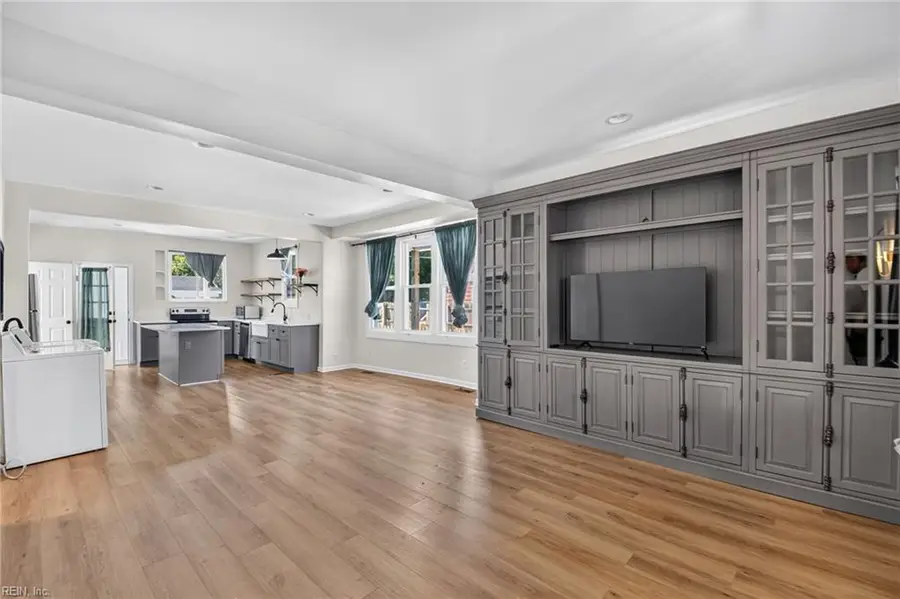 1139 E Leicester Avenue, Norfolk, VA 23503 - #3