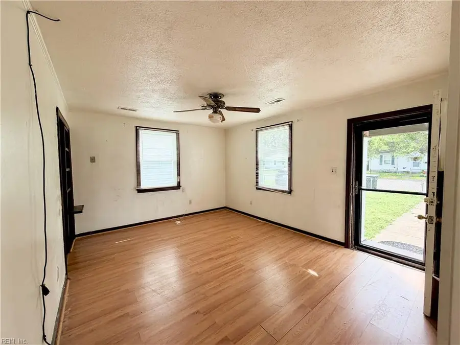 6 Crestwood Circle, Hampton, VA 23669 - #3