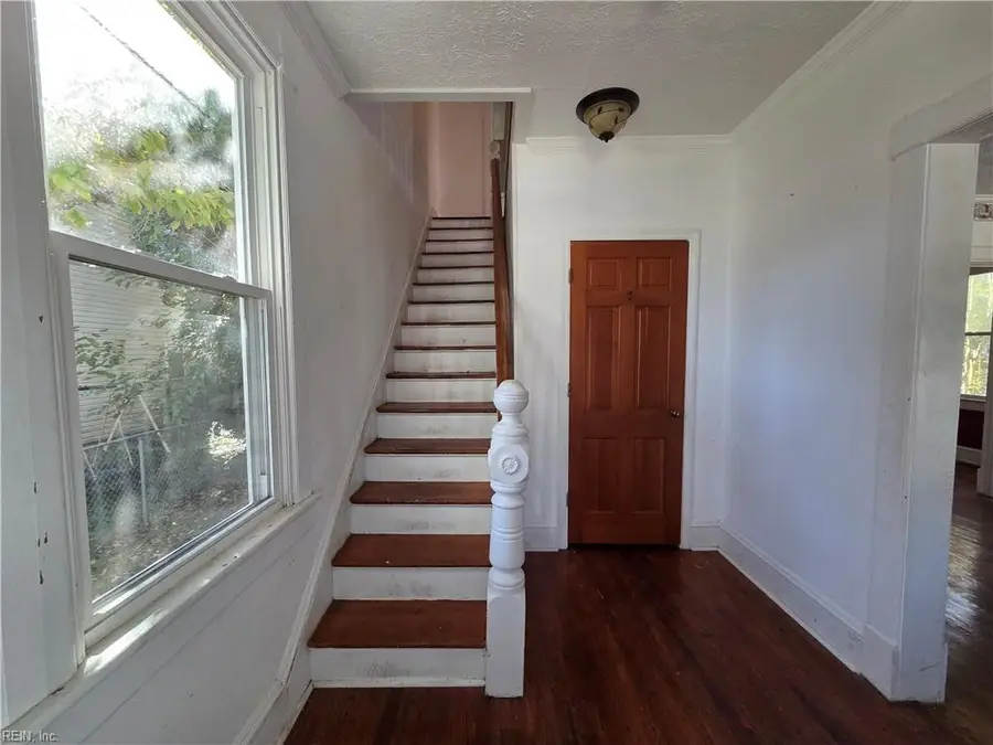 900 E Pembroke Avenue, Hampton, VA 23669 - #2