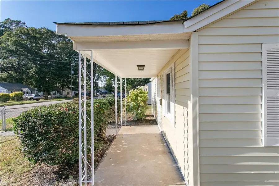902 Ridgeway Avenue, Hampton, VA 23661 - #3