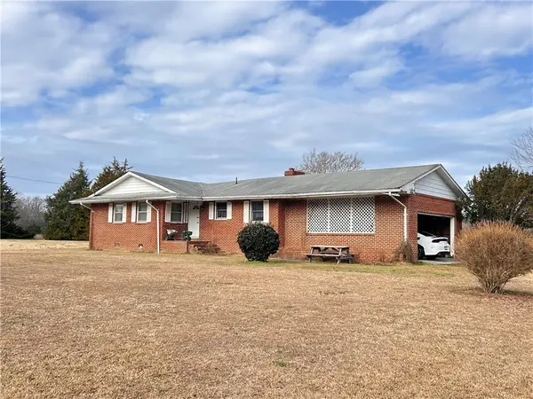 584 Gilpark Road, Dendron, VA 23839