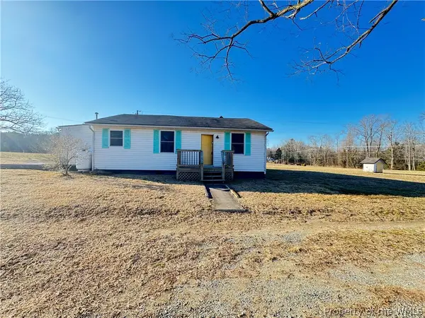 422 Syringa Road, Topping, VA 23169