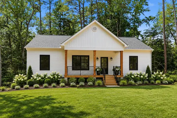 42 Stampers Bay Road, Hartfield, VA 23071