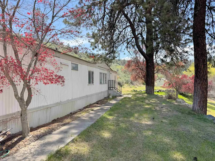 31884 E Phillips Ln, Davenport, WA 99122 - Image #2