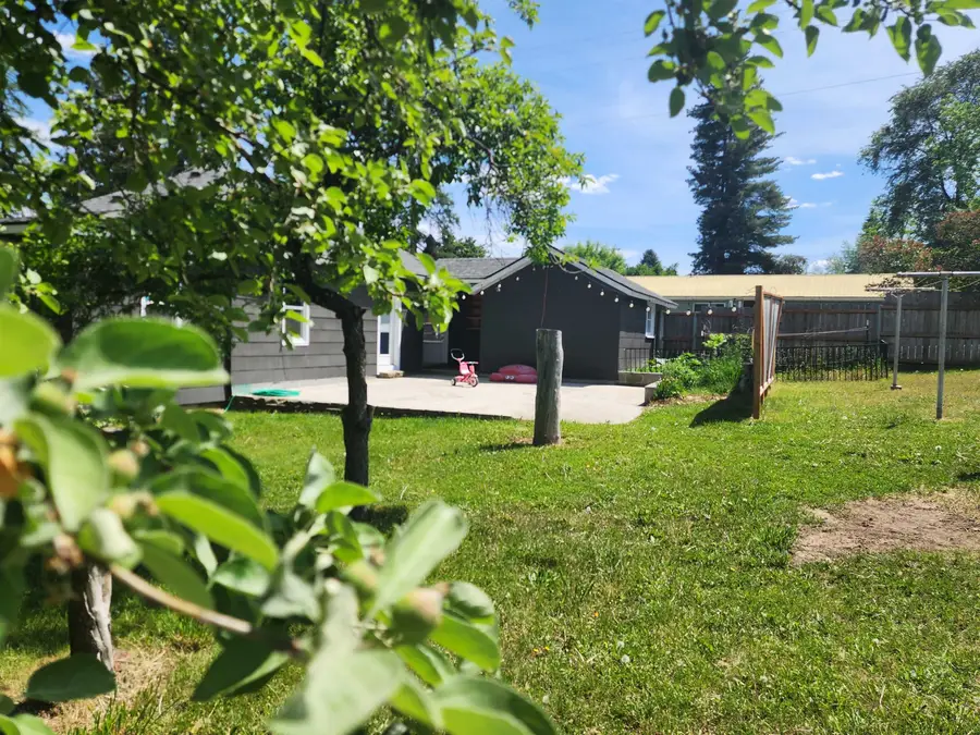 424 W Larch St, Newport, WA 99156 - Image #2