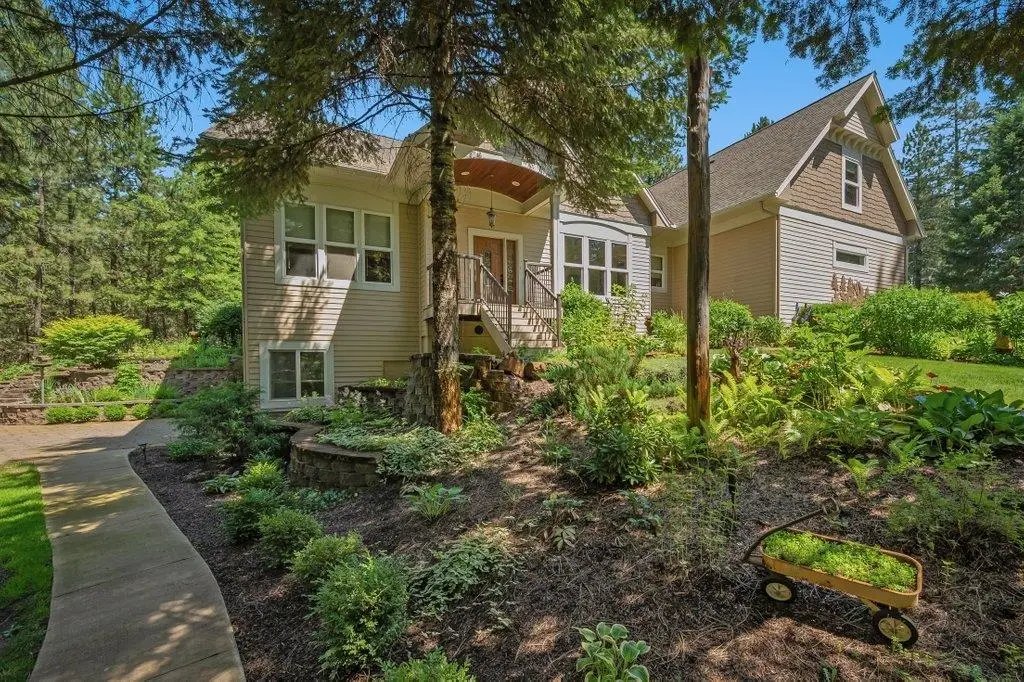 7001 E Chattaroy Rd, Chattaroy, WA 99003 - Image #1