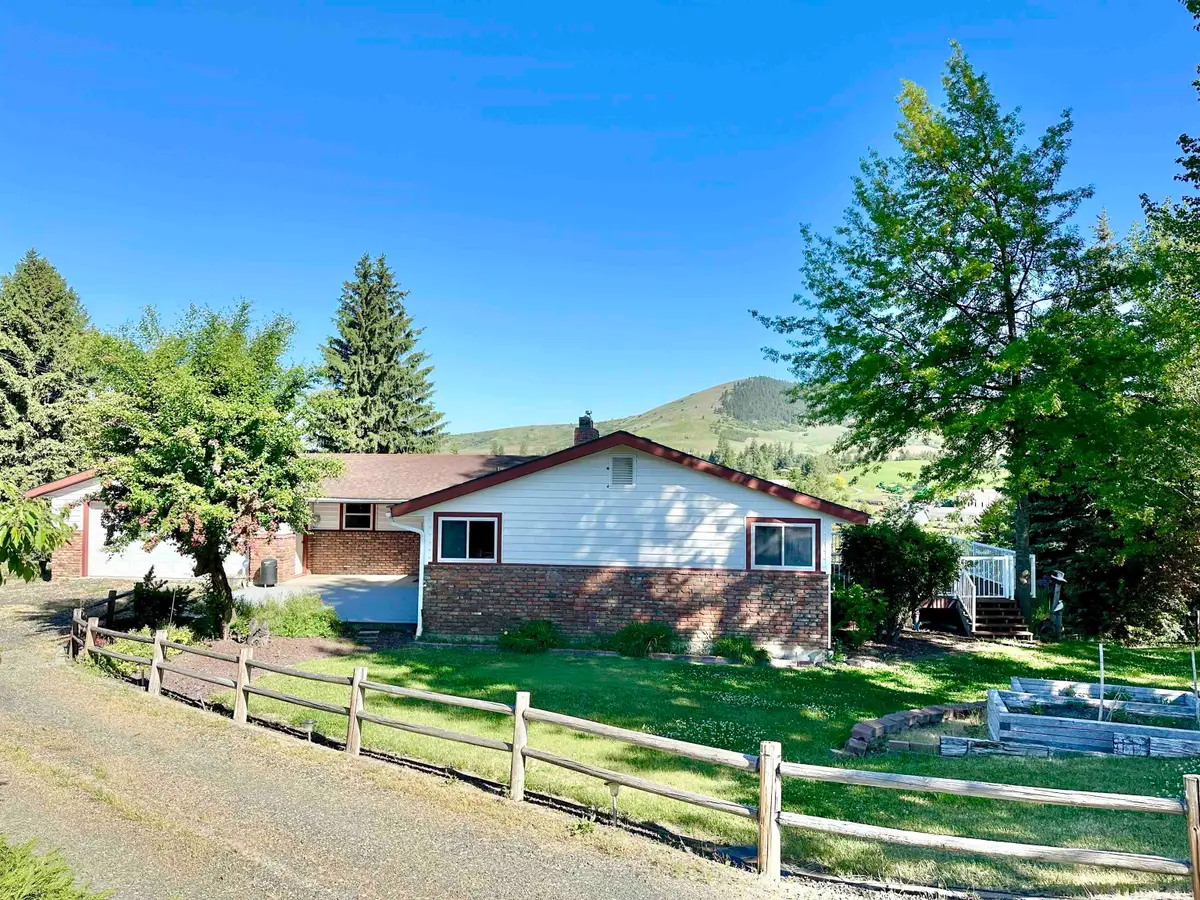 147 N Lindsey St, Tekoa, WA 99033 - Image #1