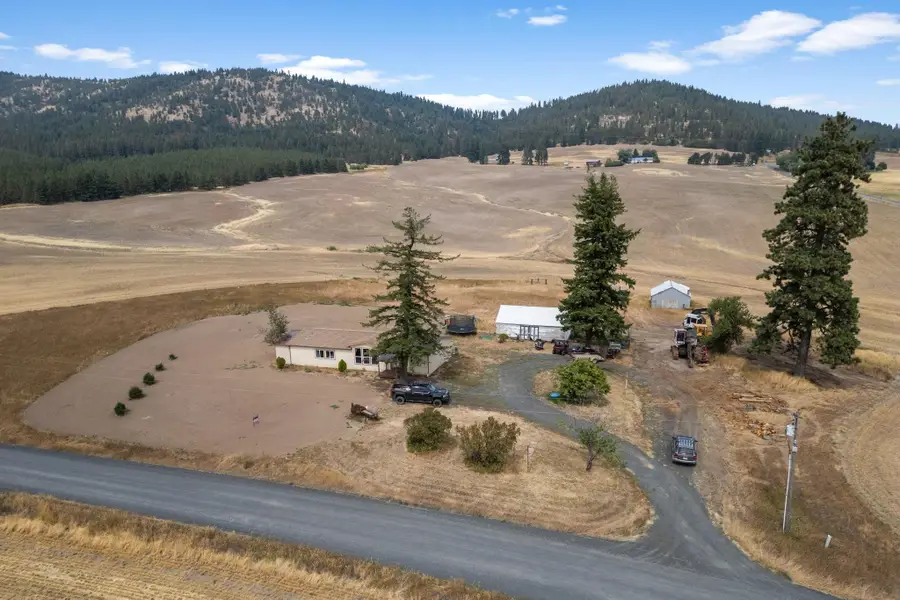 38521 Tekoa Idaho Rd, Tekoa, WA 99033 - Image #2