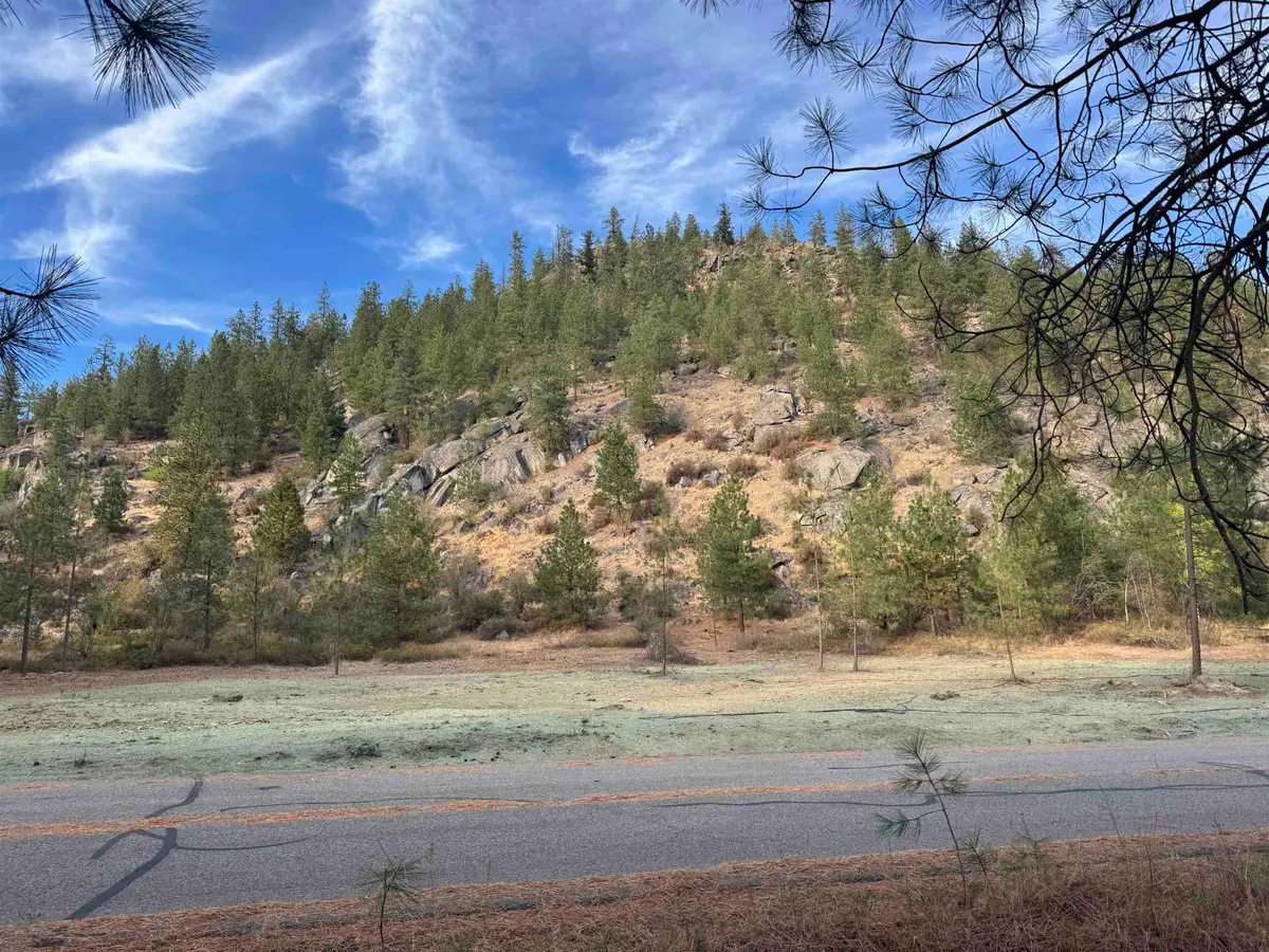 13604 N River Bluff Ln, Spokane, WA 99208 - Image #1