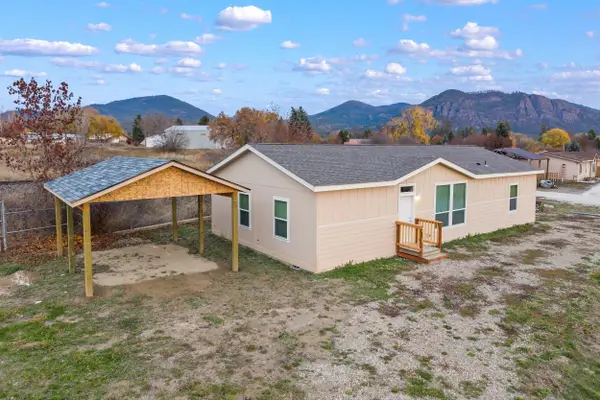 906 Valley Ave, Chewelah, WA 99109