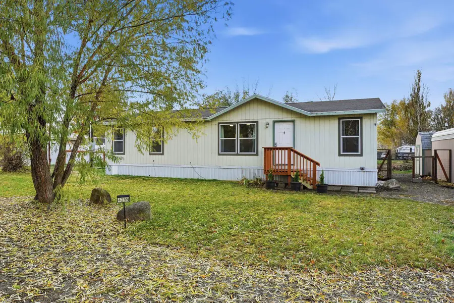 425 N Laurel St, Reardan, WA 99029 - Image #2