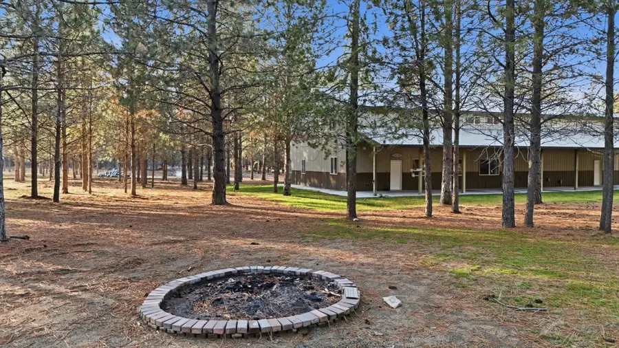 27501 N Bruce Rd, Chattaroy, WA 99003 - Image #2