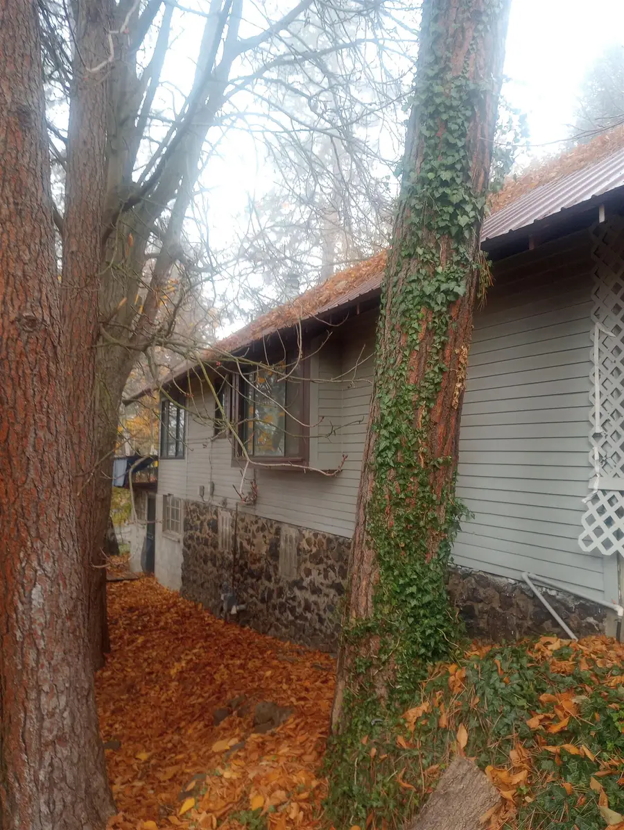 746 W Cliff Dr, Spokane, WA 99204-3805 - Image #3