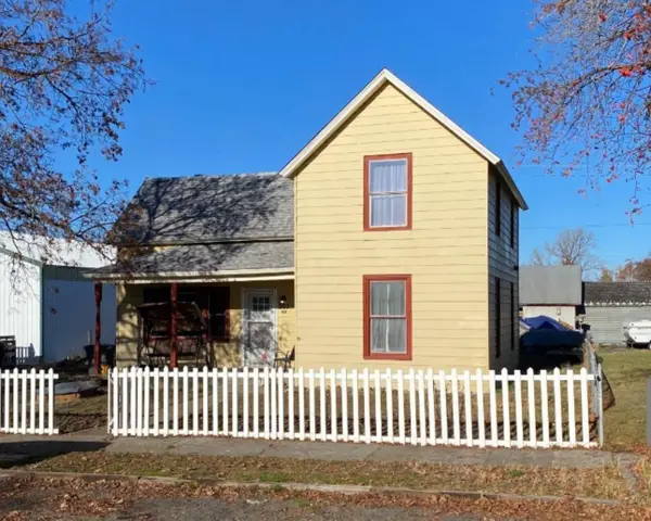 207 W Main St, Harrington, WA 99134