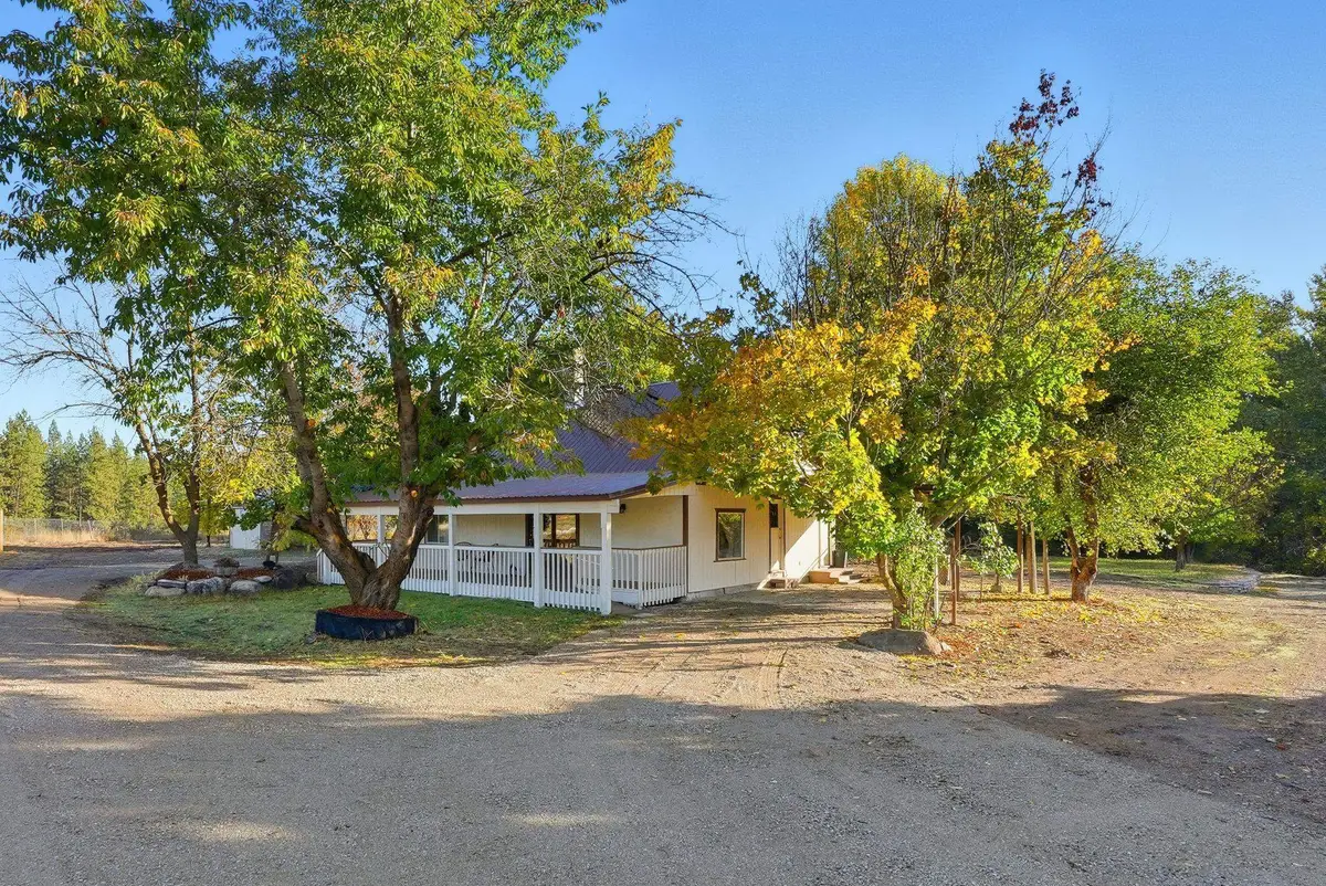 3015 E Center Rd, Mead, WA 99021 - Image #1