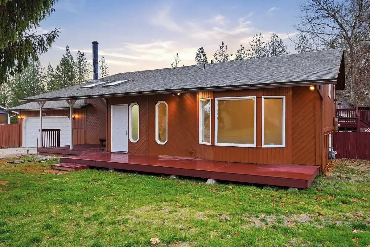 11712 N King Arthur Dr, Spokane, WA 99218 - Image #1