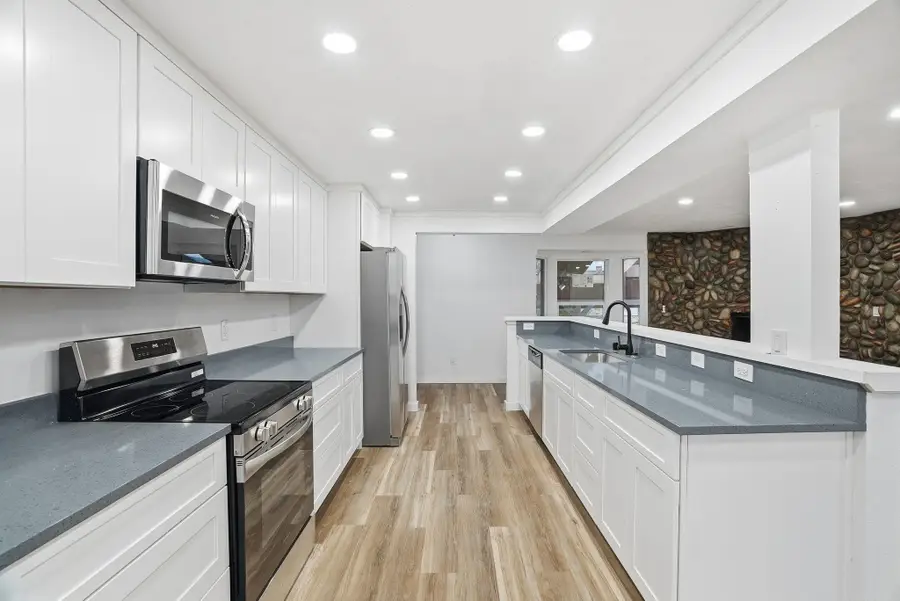 11712 N King Arthur Dr, Spokane, WA 99218 - Image #2