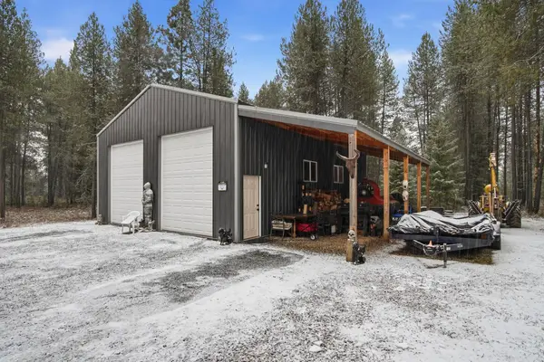 10621 N Whispering Pines Ln, Elk, WA 99009