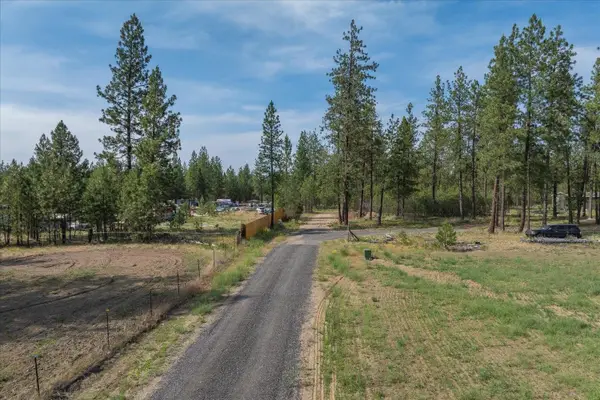 5123 E Chattaroy Rd, Chattaroy, WA 99003