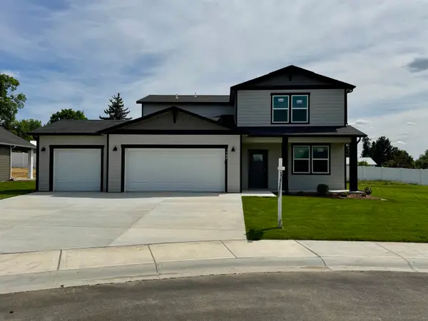 704 E 4th St, Deer Park, WA 99006