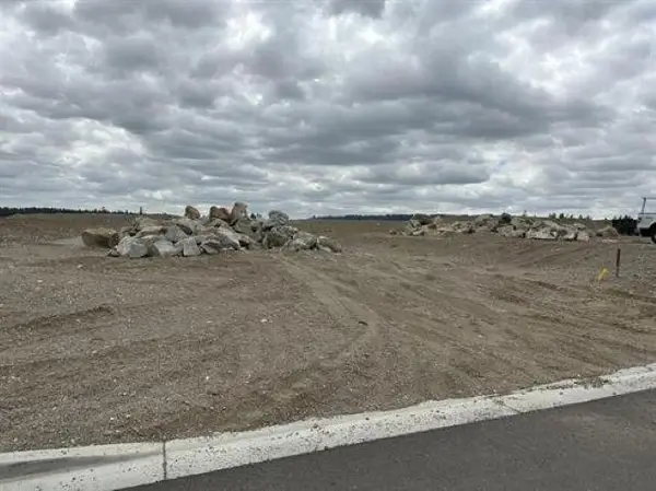 58 E Center Ln, Spokane, WA 99205