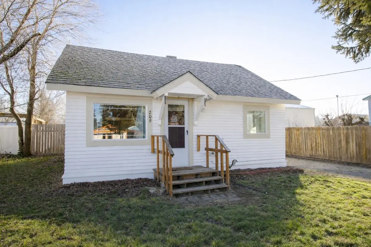 209 W Crawford Ave, Deer Park, WA 99006 - Image #1