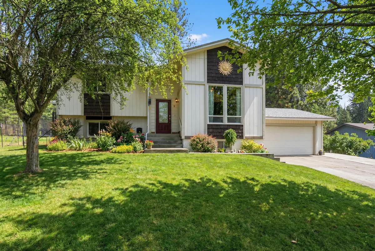 12914 W Suncrest Cir, Nine Mile Falls, WA 99026 - Image #1