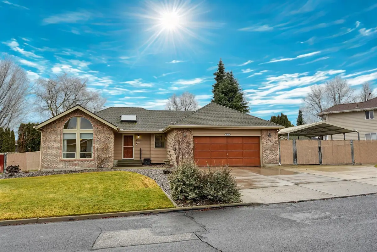 6111 W Ridgecrest Dr, Spokane, WA 99208 - Image #1