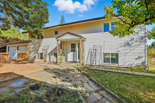 8920 E Schwachtgen Branch Rd, Chattaroy, WA 99003