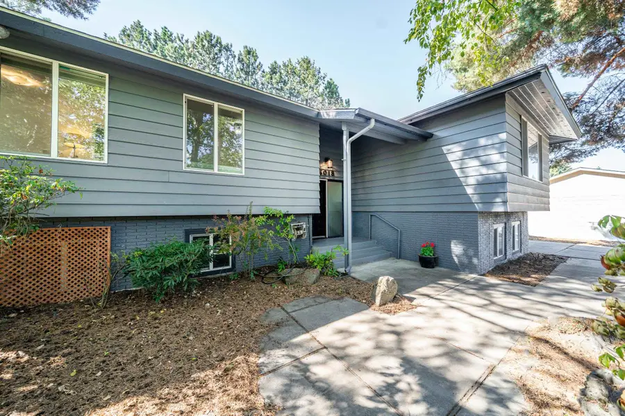 6018 S Stone St, Spokane, WA 99223 - #2