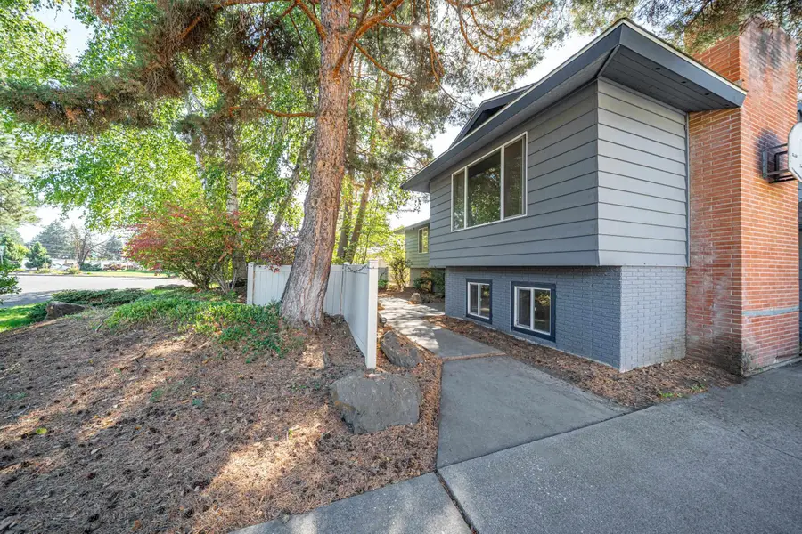 6018 S Stone St, Spokane, WA 99223 - #3