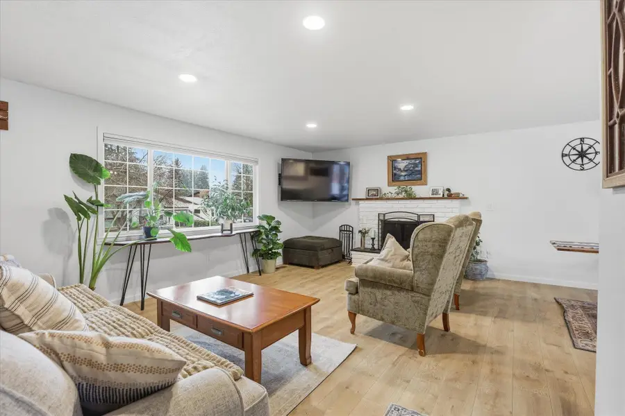 6110 N Cambridge Dr, Spokane, WA 99037 - Image #3