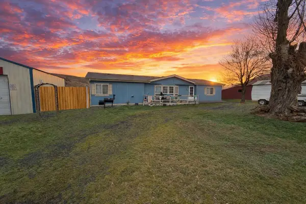 81 Morrow St, Endicott, WA 99125