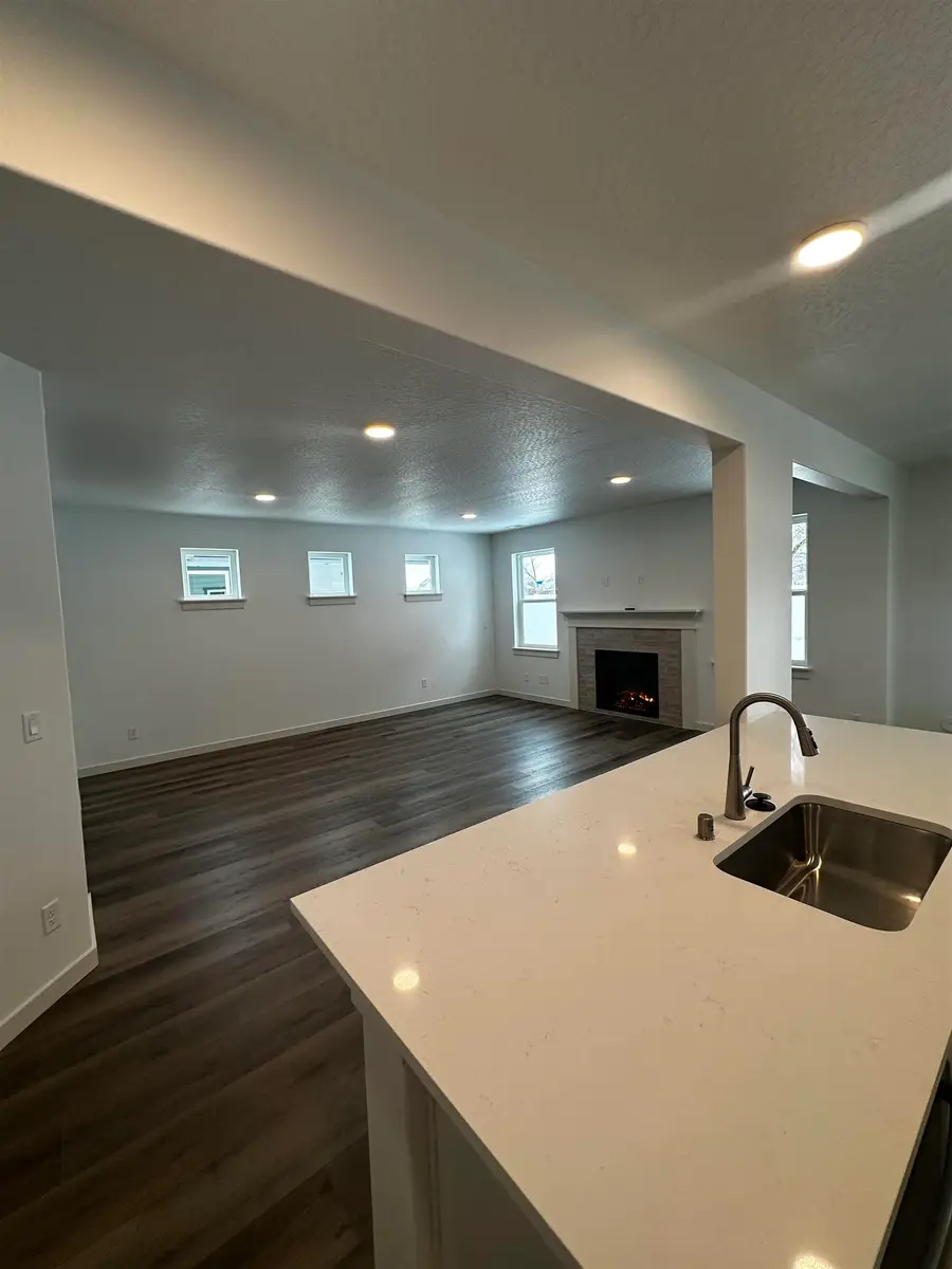 304 N Viewmont Ct, Greenacres, WA 99016 - Image #3