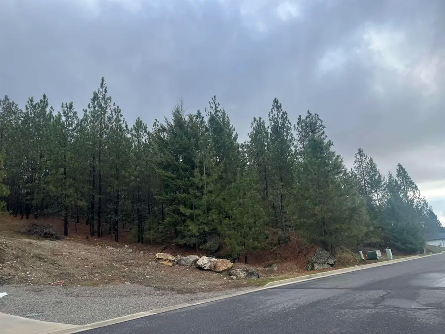 13510 N Golf View Ln, Spokane, WA 99208 - Image #2