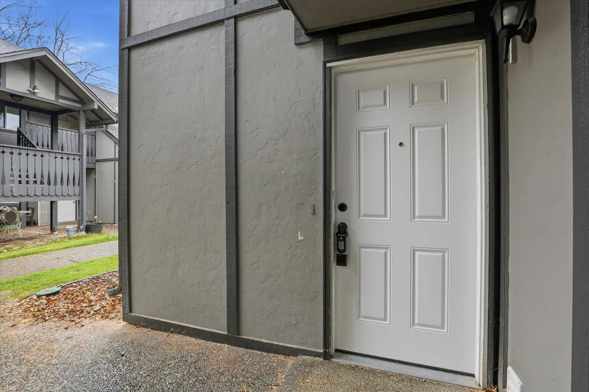 102 E Weile Ave, Spokane, WA 99208 - Image #1