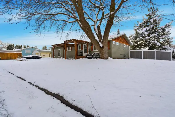 7009 N Robin Rd, Newman Lake, WA 99025