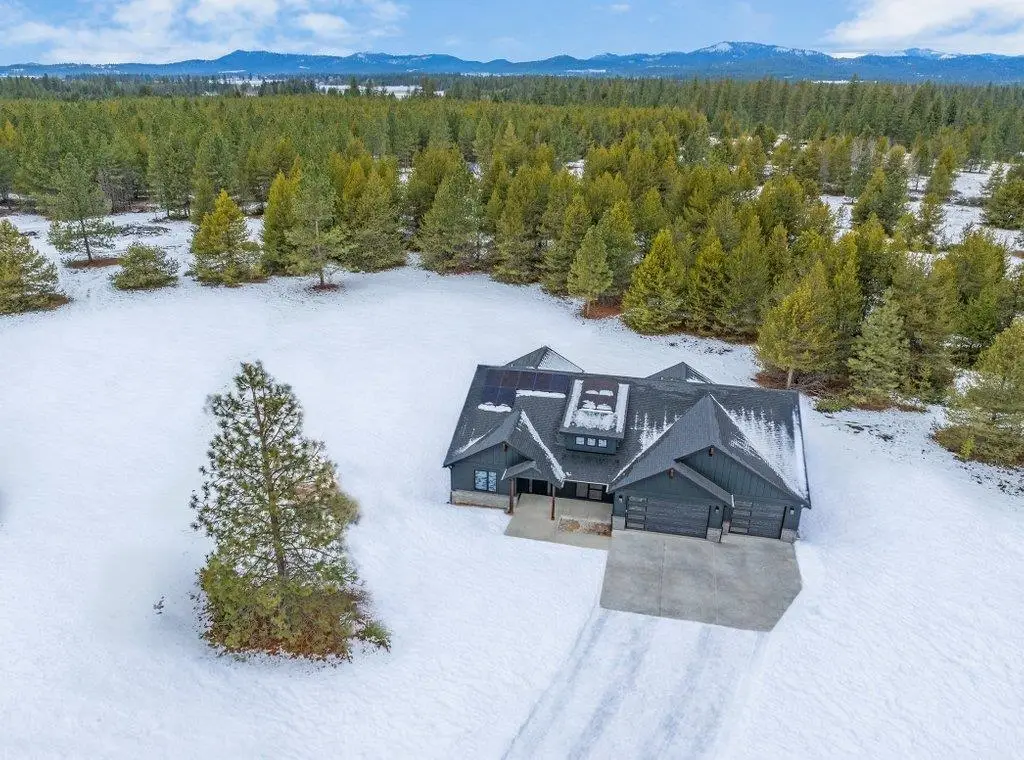 826 W Slaton Ln, Deer Park, WA 99006 - Image #1