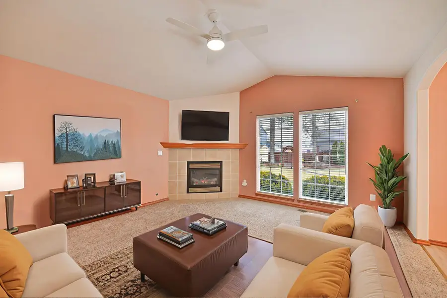 3912 E Siskin Ln, Mead, WA 99021 - #2