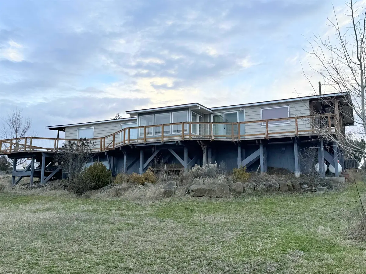 411 SW College Ave, Wilbur, WA 99185 - #1